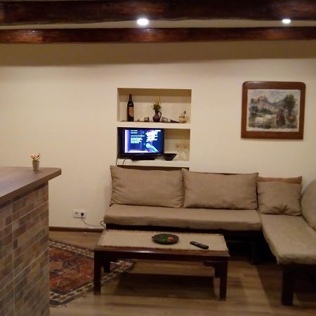 Low Budget Room With King Size Bed Tbilisi Exterior foto